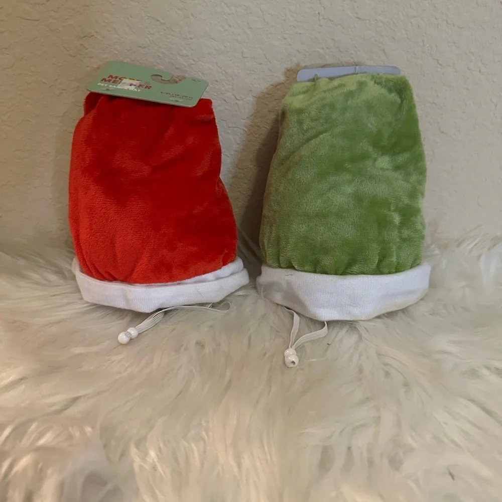 🩷5/$10 Dog hats - Red and Green